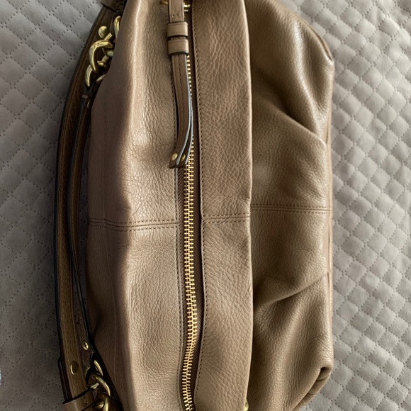 Tan Coach hobo bag - Picture 5 of 8